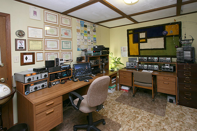 [The W1JA shack, Suwanee, Ga., 2008-2014, wide-angle view]