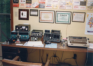 [The W1JA shack, Sep. 1986]